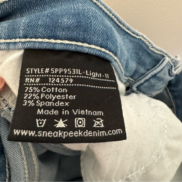 Fashion Nova Distressed Jeans - Picture 4 of 5